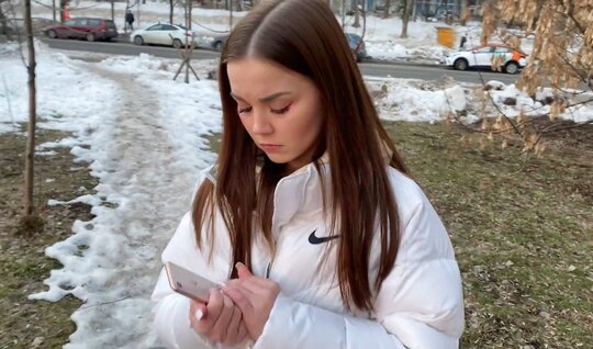 Русская телка согласилась сделать минет первому встречному...